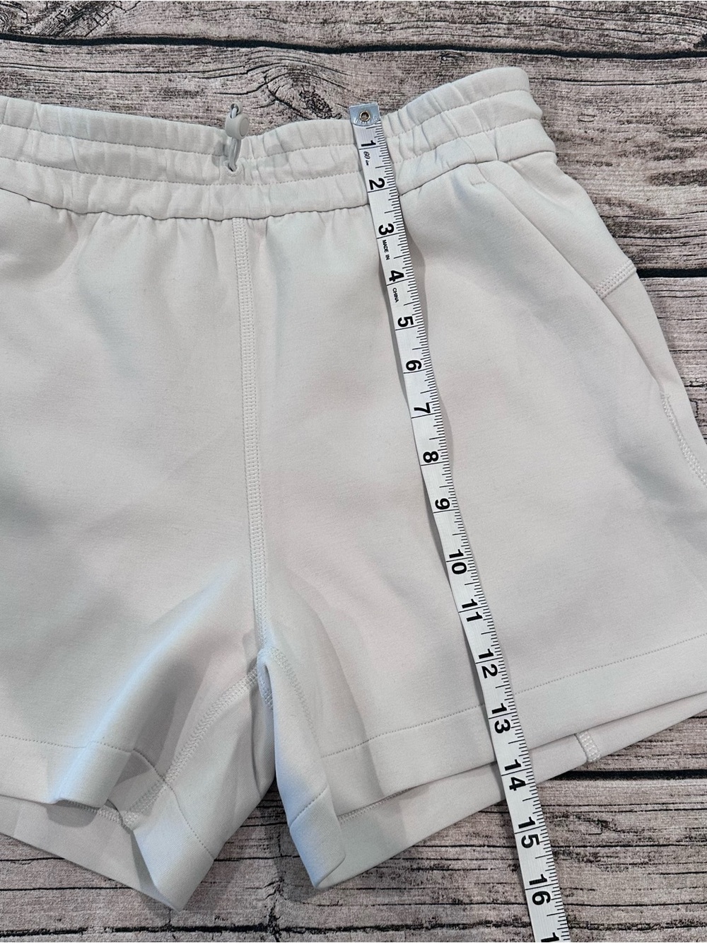 Lululemon Softstreme High-Rise Short, 4" in Bone Size 4 - Picture 5 of 9